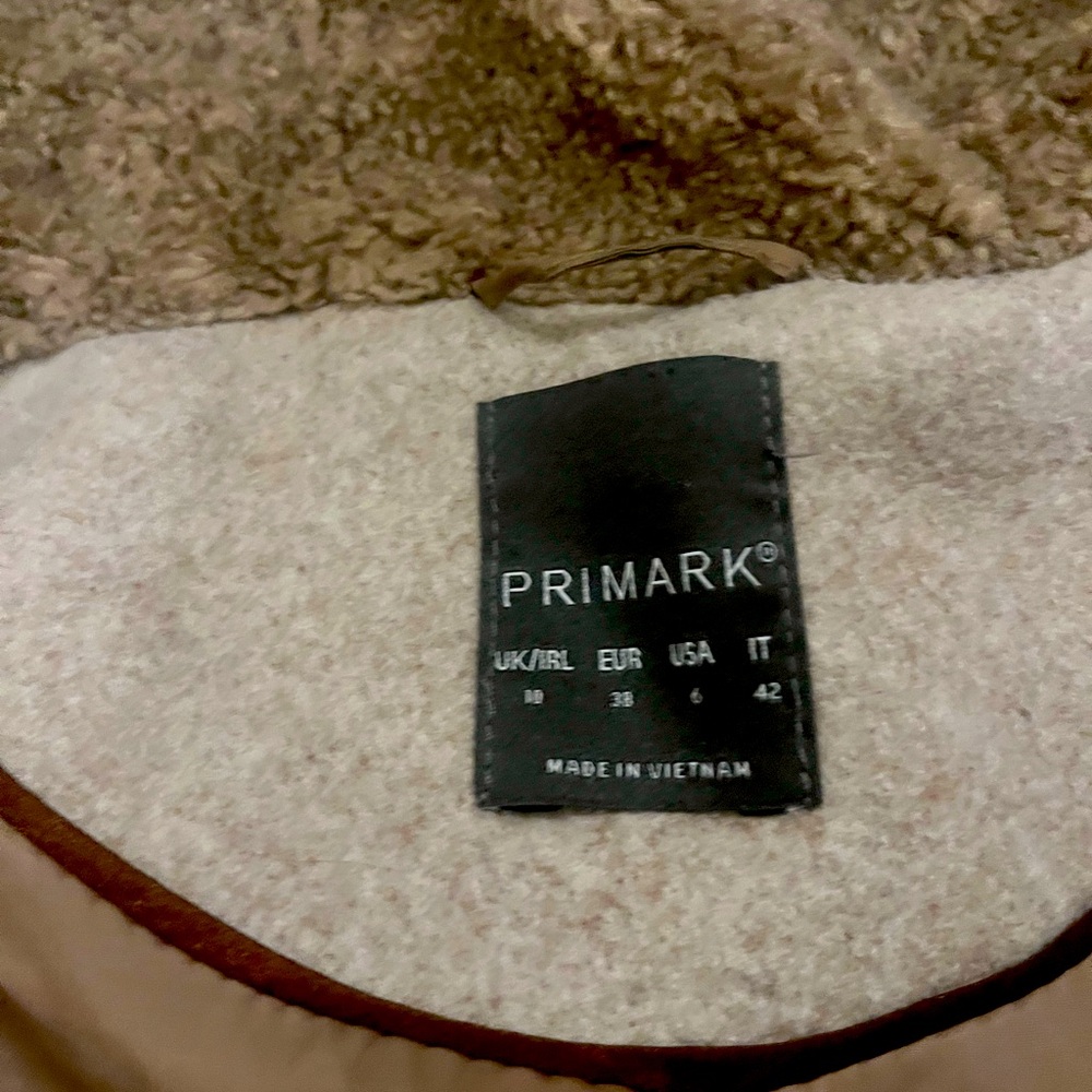 Size 6 American, barely worn, soft on the inside. Expensive but selling cheap.